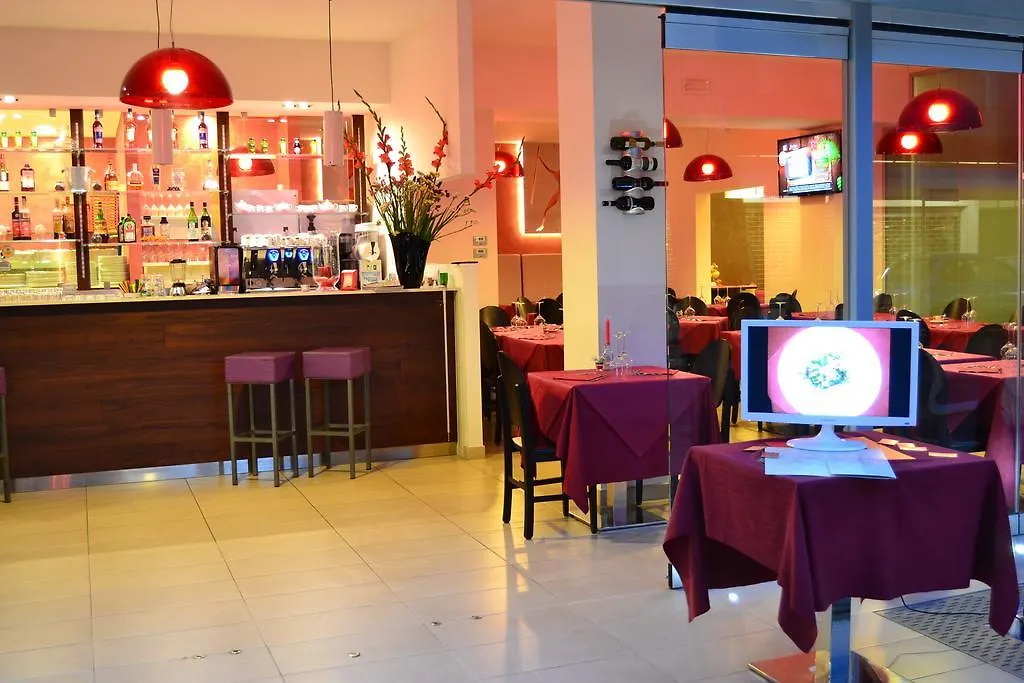 Hotel Morena ليدو دي يسولو