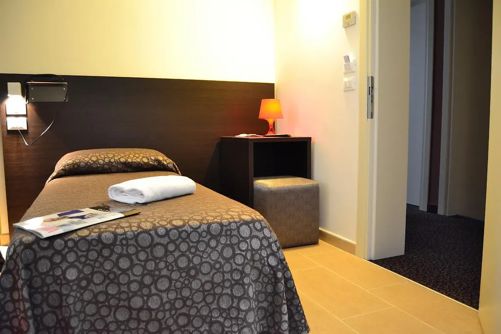 Hotel Morena ليدو دي يسولو